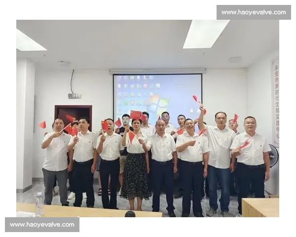 兵姐杨芳挥棒乐龄杯：全场同唱歌唱祖国燃动收官